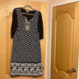 JM Collection women dress with 3/4 sleeves. Size L.Lined. Very good condition.